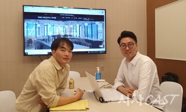 손병진 직장인사업연구소 소장(오른쪽)·김진수 청년사업협동조합 이사(왼쪽)
